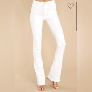 Hoyt Pure Intentions White Jeans
BLANK NYC